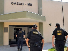 Operação contra o crime prende 4 policiais e uma servidora do judiciário