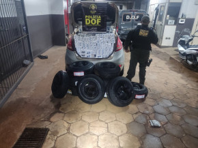 Polícia apreende veículo carregado com cigarros e pneus do Paraguai