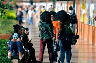 CDH analisa projeto que reserva vagas em estágios para negros e indígenas
