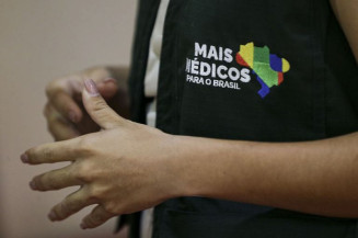 Governo estuda reserva de cotas raciais e para pessoas com deficiência no Mais Médicos