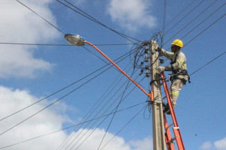 Vereadores aprovam projeto que proíbe corte de água e energia na sexta e véspera de feriado