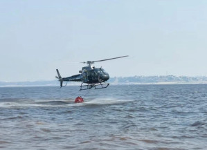 Helicóptero de MS é utilizado no combate aos incêndios florestais no Amazonas