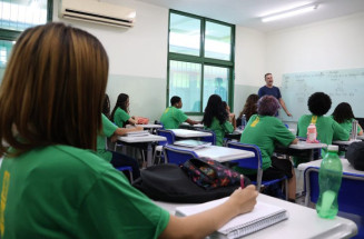 Publicado decreto e lei que concede aos professores do Estado o maior salário do país