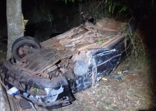 Dois morrem e três ficam feridos em capotamento de carro na MS-295