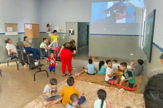 Crianças atendidas pela PAI têm sessão de cinema