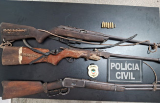Homem é preso por posse de arma de fogo de uso restrito