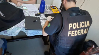 Homem é preso na fronteira com material de pornografia infantil