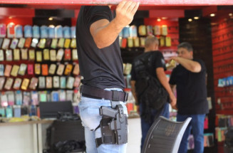 Operação fiscaliza lojas de celulares em combate à venda de produtos sem origem