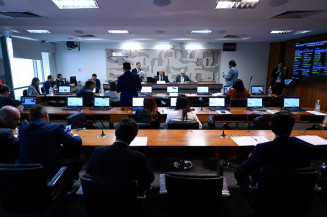 Adiada votação de projeto que prevê vacinação em escolas públicas