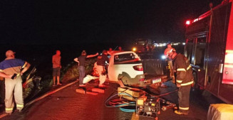 Colisão frontal entre pick-ups mata jovem na BR-376 em Ivinhema