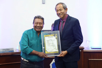 Anastácio Peralta, líder indígena, recebe premiação da Câmara Municipal