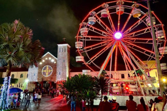 Roda gigante foi vistoriada e será mantida na praça, diz prefeitura