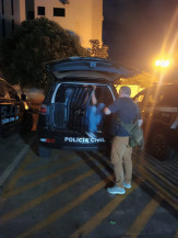 Casal suspeito de arrombar veículos já havia sido preso pelo mesmo crime em 2019