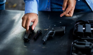 Comissão proíbe compra de armas de fogo por quem responde a processo de violência contra a mulher