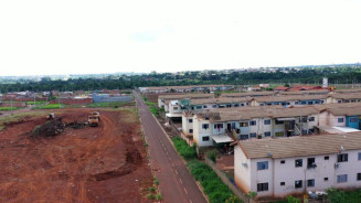 Prefeitura entrega nova remessa de telhas para casas no Idelfonso