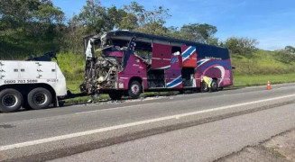 Acidente com ônibus de MS e caminhão deixa 2 mortos e feridos
