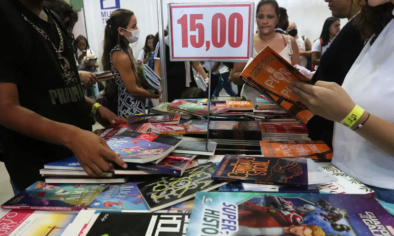 Brasil tem 25 milhões de compradores de livros | Dourados Agora