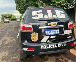 Durante as diligências, três pessoas foram presas em flagrante pelos crimes de receptação qualificada e tráfico de drogas