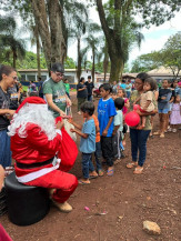 Papai Noel visita escolas municipais da Reserva Indígena