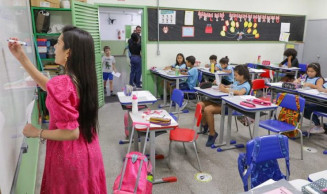 Comissão aprova piso salarial do magistério para professores de educação infantil