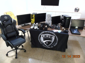 Polícia Civil prende dupla de traficantes que aplicavam golpes na internet utilizando dados clonados de cartão de crédito