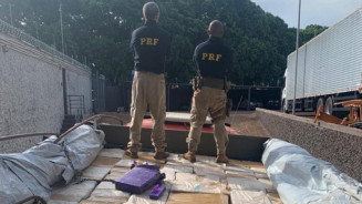Caminhão é apreendido com mais de 7 toneladas de maconha na BR-262