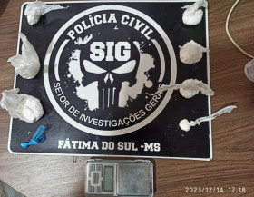 Mulher é presa por tráfico de drogas