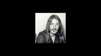 Primeiro baterista do AC/DC, Colin Burgess morre aos 77 anos
