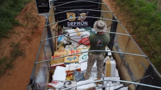 Durante perseguição, homem abandonada carreta com R$ 11 milhões em drogas