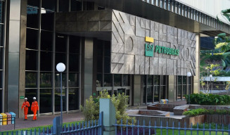 Petrobras abre inscrições para concurso com 6,4 mil vagas e salário de R$ 5,8 mil