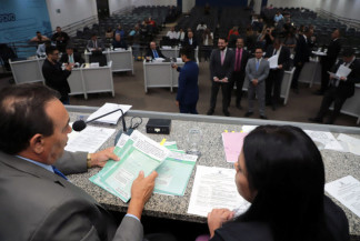 Vereadores da Capital livram prefeita de improbidade e aprovam aumento de taxas