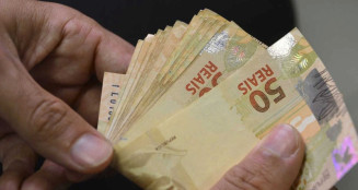 Salário mínimo de R$ 1.412 passa a valer a partir desta segunda-feira
