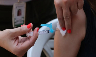 Saiba se seu cartão de vacina está atualizado e conheça as imunizações do SUS