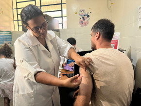 Primeiro dia de vacinação contra dengue é marcado por grande procura