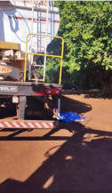 Motorista é encontrado morto com perfurações ao lado de carreta