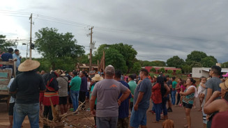 Sem presença de autoridades, indígenas prometem manter fechada a MS-156