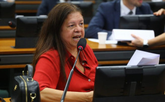 Comissão aprova projeto que facilita aposentadoria por idade para mães