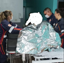 Jovem é encontrado inconsciente após levar vários golpes de faca