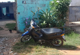 Operação da Polícia Civil resulta em duas prisões e na apreensão de arma de fogo e motocicleta
