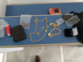 Joias furtadas são identificadas à venda em loja casal é preso em flagrante por receptação