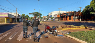 Colisão entre motos na Marcelino Pires deixa mulher gravemente ferida