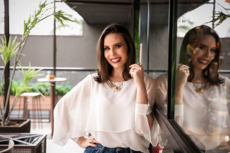 Empreendedora revela como usou a Internet para sair das dívidas e mudar totalmente de vida