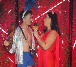 Sexshop vai na balada testar produto Erótico; Assista ao vídeo!