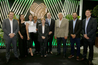 Técnica do Senar/MS e produtor rural atendido pela ATeG recebem prêmio nacional