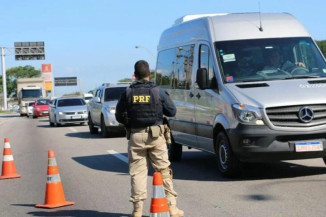 PRF orienta motoristas na volta para casa após o carnaval
