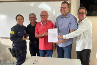 Cemar Arnal prestigia ato de assinatura de novo convênio com a Guarda Mirim