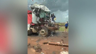 Colisão entre caminhões deixa um morto na BR-163