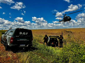 Ação integrada com uso de helicóptero recupera carro e moto roubados