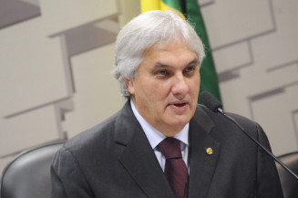 Delcídio anuncia pré-candidatura a prefeito de Corumbá