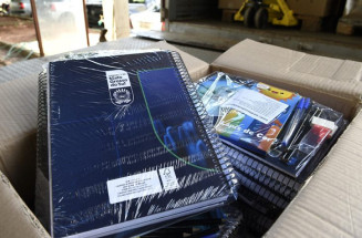 Entrega de uniformes e material escolar no Estado segue até o fim de março